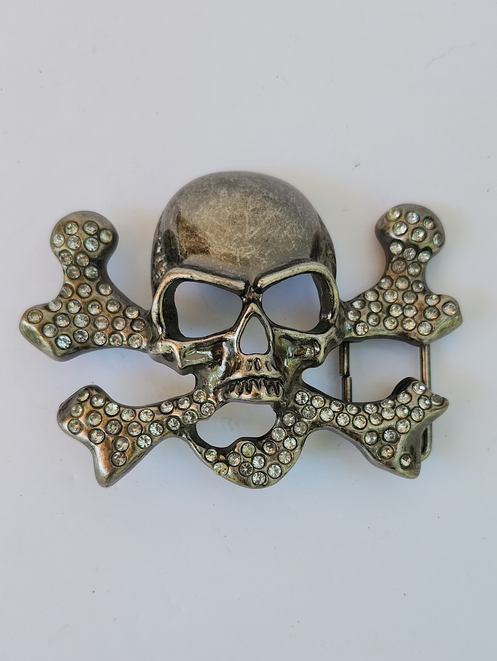 METAL RHINESTONE SKULL AND CROSSBONES BUCKLE